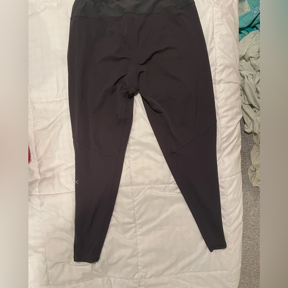 Lululemon men’s joggers. Never worn - Picture 2 of 4